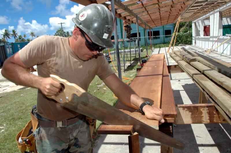 charpentier-LA TRINITE-min_worker_construction_building_carpenter_male_job_build_helmet-893290